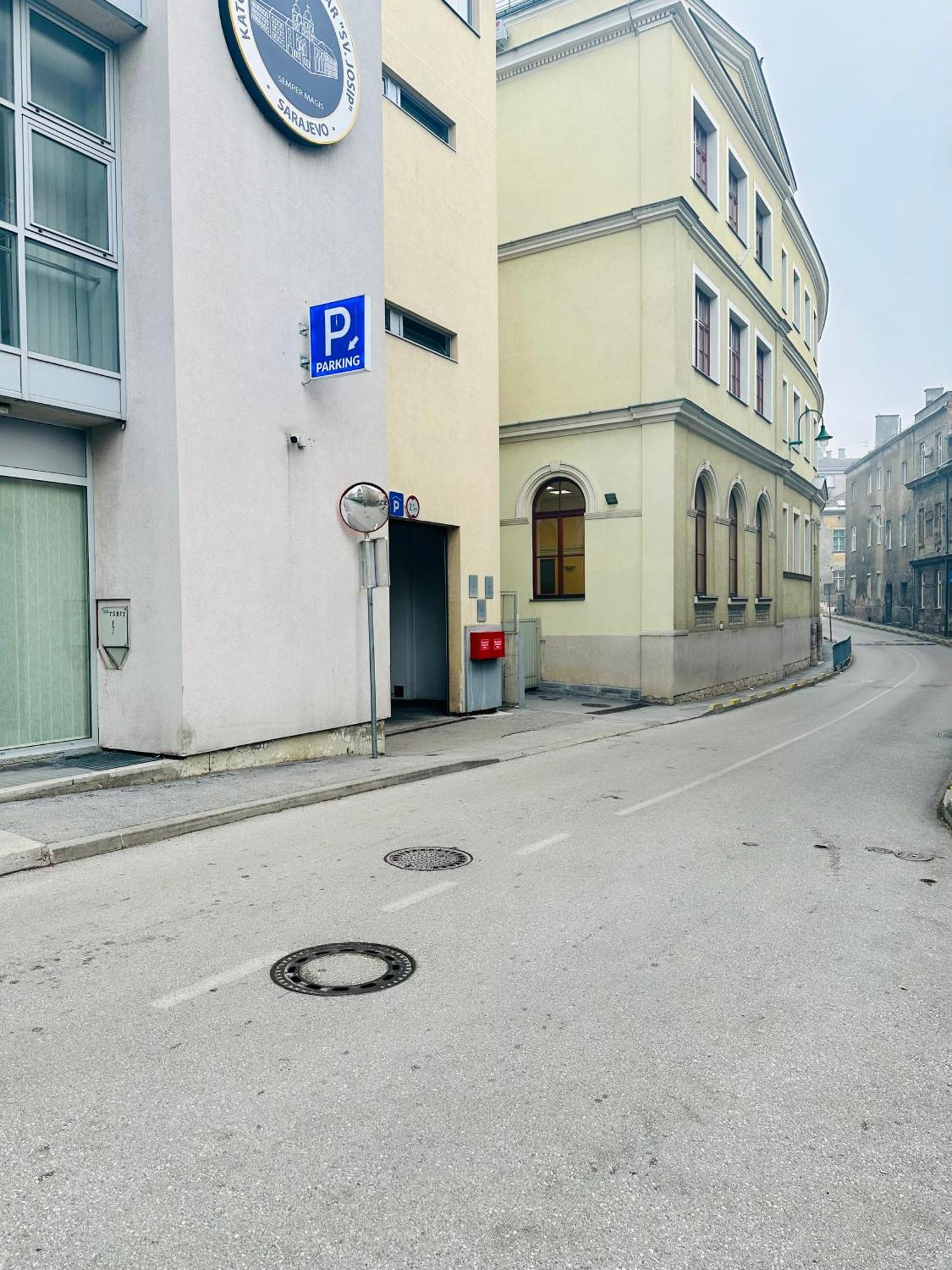 Karat Free Parking Garage Apartment Sarajevo